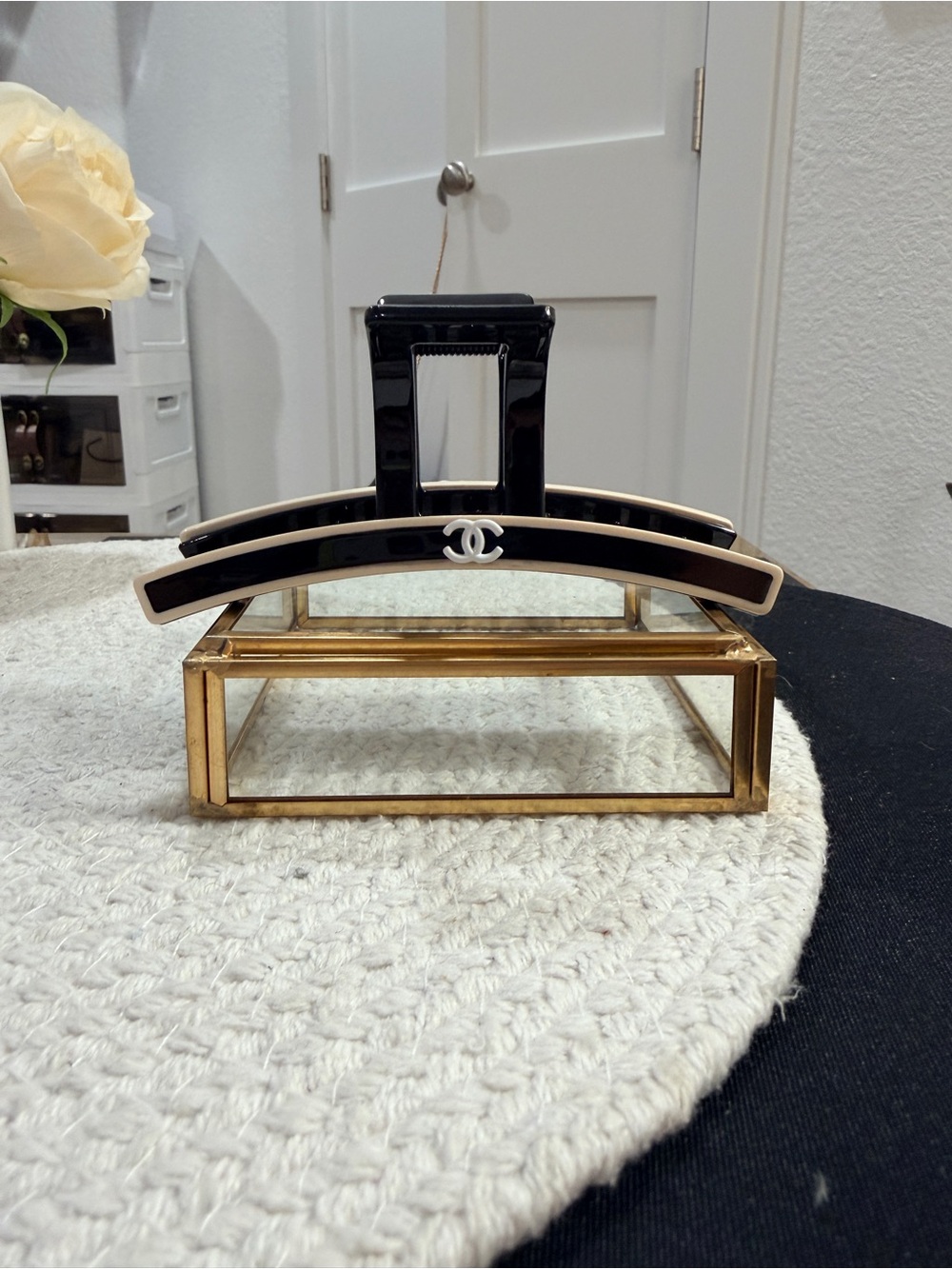 Black & White Logo Hair Claw Clip - 5 inches - NEW - Picture 2 of 4